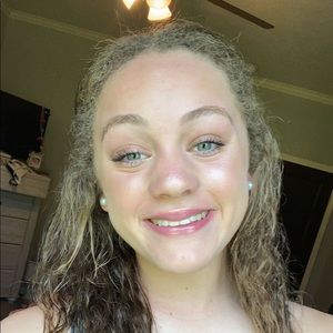 Meet your Posher, Ella